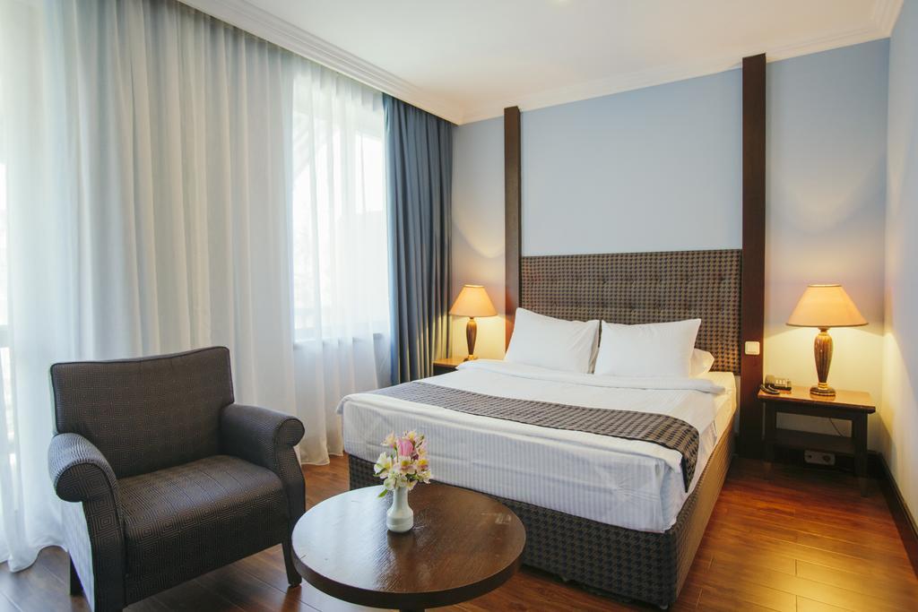 Hotel Intourist Palace Batumi Exterior foto