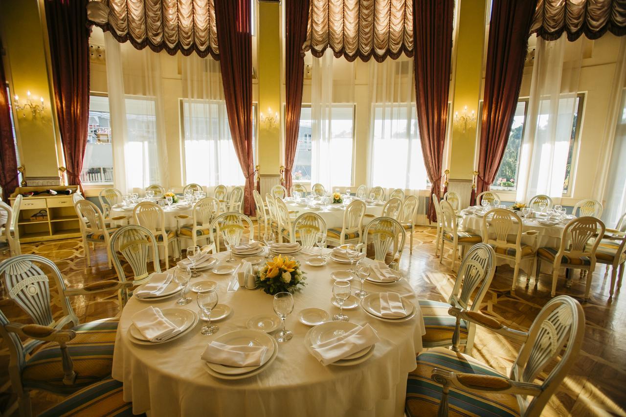 Hotel Intourist Palace Batumi Exterior foto