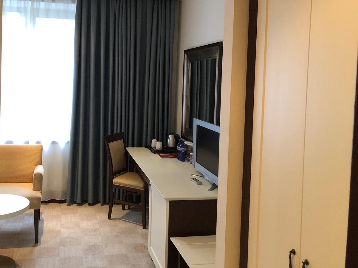 Hotel Intourist Palace Batumi Exterior foto