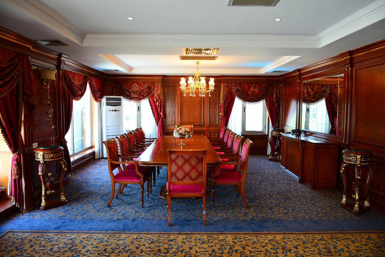 Hotel Intourist Palace Batumi Exterior foto